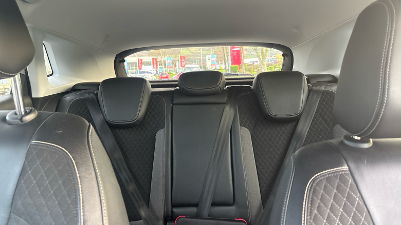 Vauxhall Grandland X 1.6 Turbo D Sport Nav 5dr Auto Diesel Hatchback